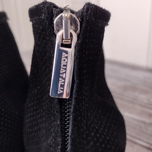 Aquatalia Xcellent Black Suede Perforated Stacked Heel Ankle Bootie Boot Women 8 - Picture 8 of 15